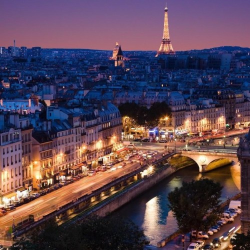 Cena romántica en París 